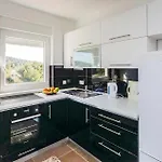 Διαμέρισμα Two-bedroom Saldun With Sea View 08 *