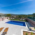 Διαμέρισμα Two-bedroom Saldun With Sea View 08 *
