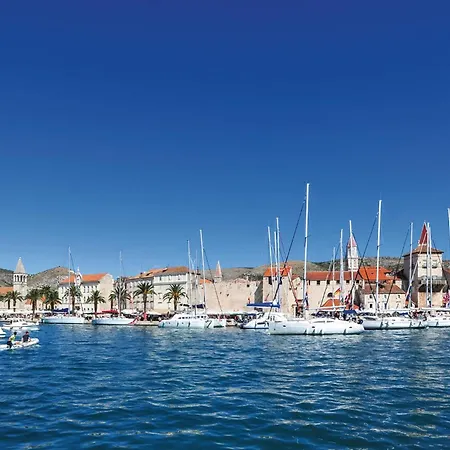 Διαμέρισμα Two-bedroom Saldun With Sea View 08 *
