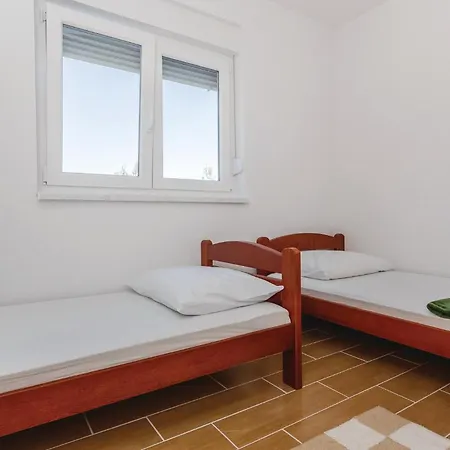 Διαμέρισμα Two-bedroom Saldun With Sea View 08 *