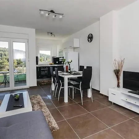 2 Bedroom Cozy In Saldun * Trogir