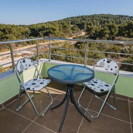 Apartment 2 Bedroom Cozy In Saldun Trogir