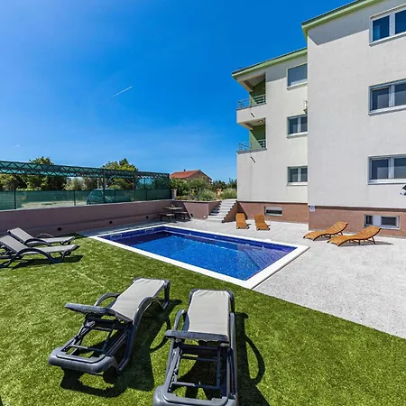 2 Bedroom Cozy In Saldun * Trogir